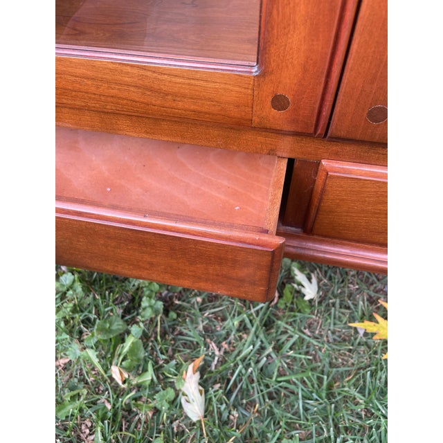 Ethan Allen Mount Vernon Hutch Top Curio Display Wood and Glass Display Cabinet For Sale In Kansas City - Image 6 of 12