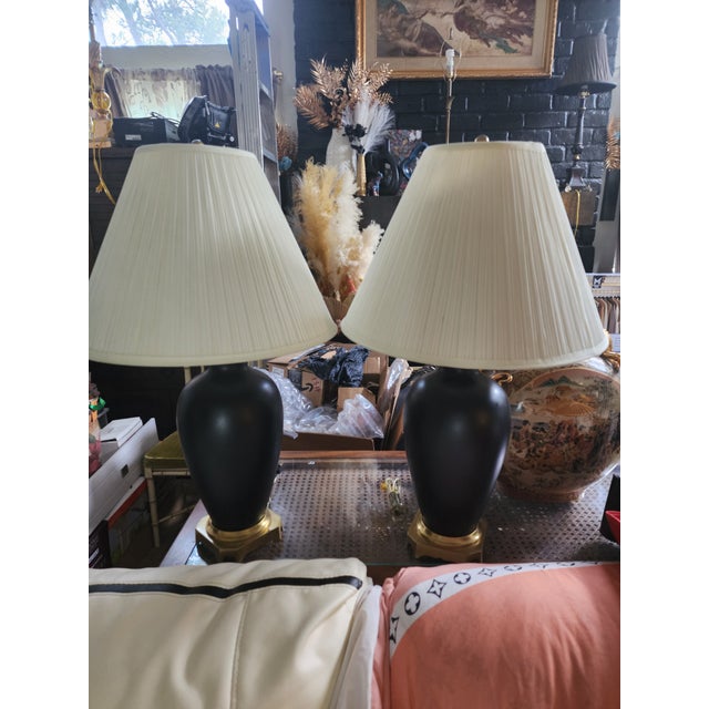 Hollywood Regency Early 20th Century Pair of Vintage Paul Hanson Hollywood Regency Black Ceramic & Brass Vase-Form Table Lamps For Sale - Image 3 of 9