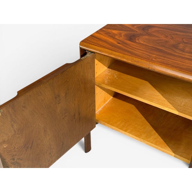 Edmond J. Spence, Sculptural Nightstands, Walnut, Sweden, 1950s For Sale - Image 12 of 14