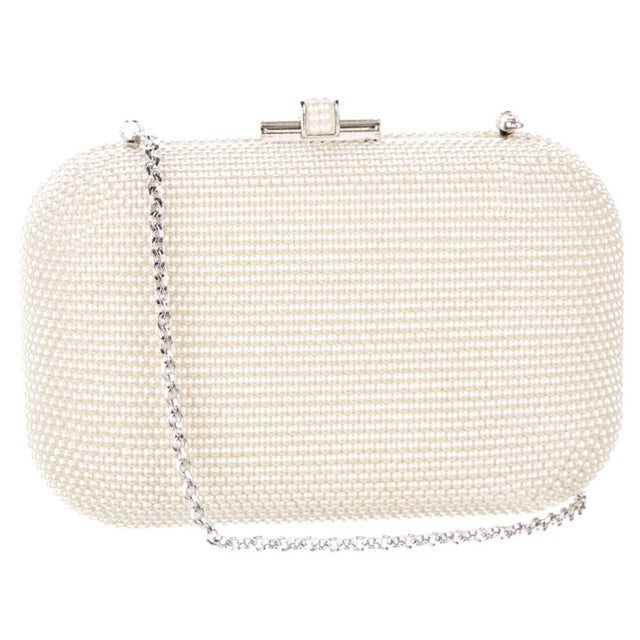 2020s Judith Leiber Slide Lock Crystal Pearl Ivory White Shoulder Clutch Evening handBag Minaudière For Sale In Los Angeles - Image 6 of 10