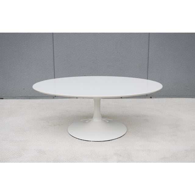 Eero Saarinen Mid-Century Modern Eero Saarinen Style 42" Oval White Tulip Coffee Table For Sale - Image 4 of 18