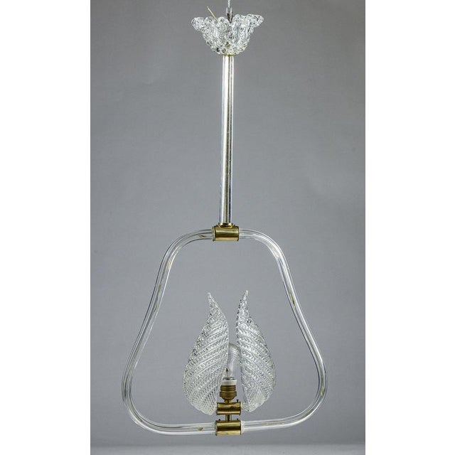 This murano glass pendant chandelier represents a refined example of modernism and 1970s italian design. Its simple lines...