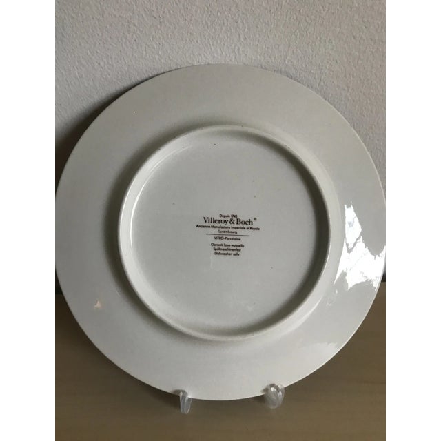 Add timeless sophistication to your table with this set of 5 Villeroy & Boch “Marble Blue” salad plates, crafted in...