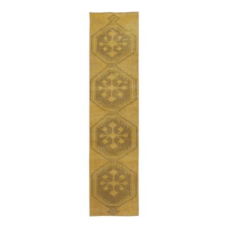 Vintage Turkish Runner With Golden Hexagonal Medallion Design - Rug & Kilim For Sale