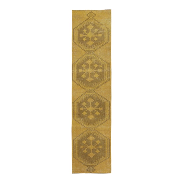 Vintage Turkish Runner With Golden Hexagonal Medallion Design - Rug & Kilim For Sale