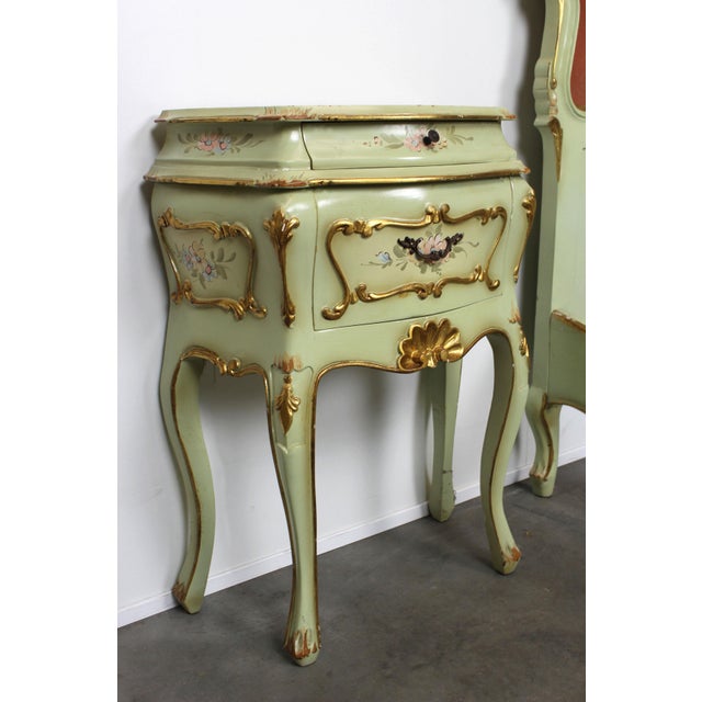 Venetian Baroque Green Lacquered Hand-Painted Floral Single Bed Set with Two Nightstands, 1950s, Set of 3 For Sale - Image 6 of 12