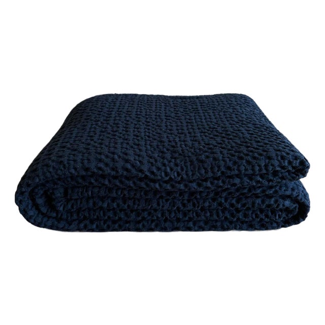 French Cotton Waffle Woven Bed Size Blanket in Noir For Sale