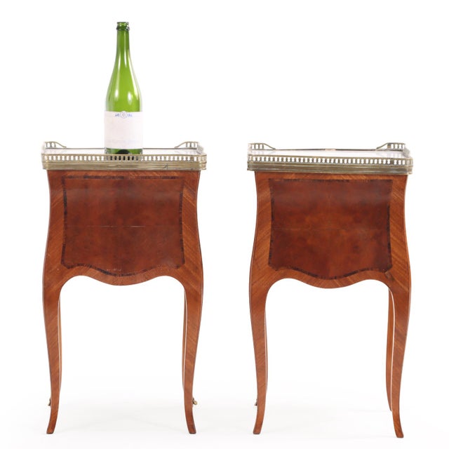 1950s Pair of French Louis XV Style Marble-Top Nightstands or End Tables, C 1950 For Sale - Image 5 of 5