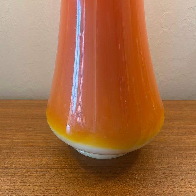 1960s l.e. Smith Bittersweet Orange Smoothie Swung Vase For Sale - Image 4 of 8