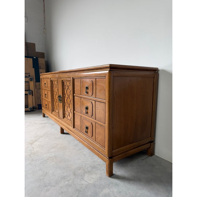 Wood Mid Century Thomasville Tamerlane 9-Drawer Dresser For Sale - Image 7 of 18