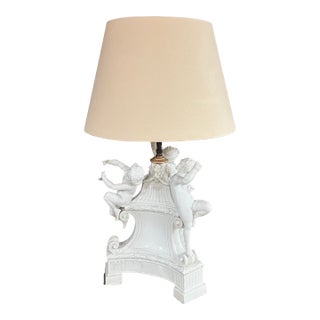 Mid-20th Century Italian Splendor Porcelain Cherub Lamp – Hollywood Regency / Italian Neoclassical Putti Table Lamp For Sale