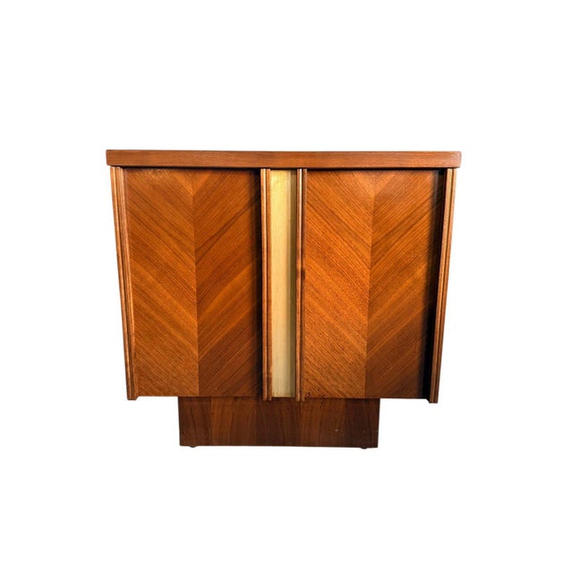 Mid-Century Modern Pair of Mid Century Modern Walnut Nightstands, Canadian Made Two Door Bedside Cabinets For Sale - Image 3 of 16