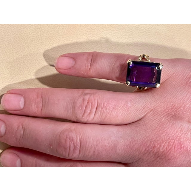 Contemporary 13 Carat Emerald Cut Amethyst Cocktail Ring in 14 Karat Yellow Gold For Sale - Image 3 of 18