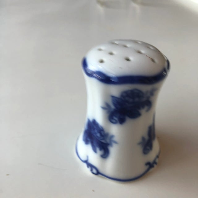 Vintage fine porcelain blue and white floral design salt shaker 2.25"H X base 2"D X top 1.75"D , No makers mark in...