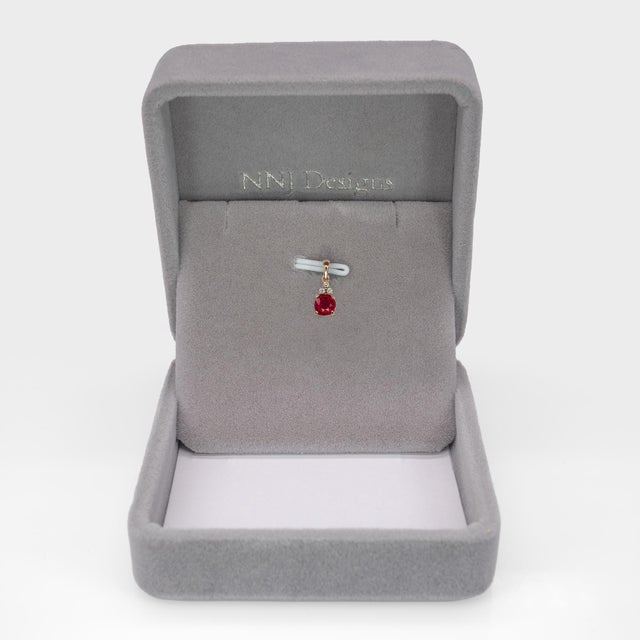 Modern Madagascar Ruby Pendant With Natural Diamonds in Solid 14k Gold – Round 4.5mm For Sale - Image 3 of 8