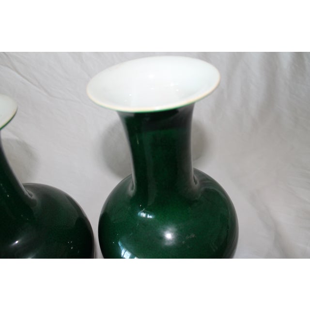 Ceramic Pair of 19th Century Chinese Green Porcelain Vases For Sale - Image 7 of 10