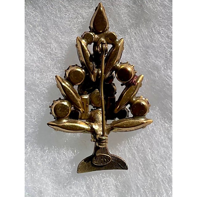 Art Deco Weiss 3 Candle Christmas Tree Pin For Sale - Image 3 of 3