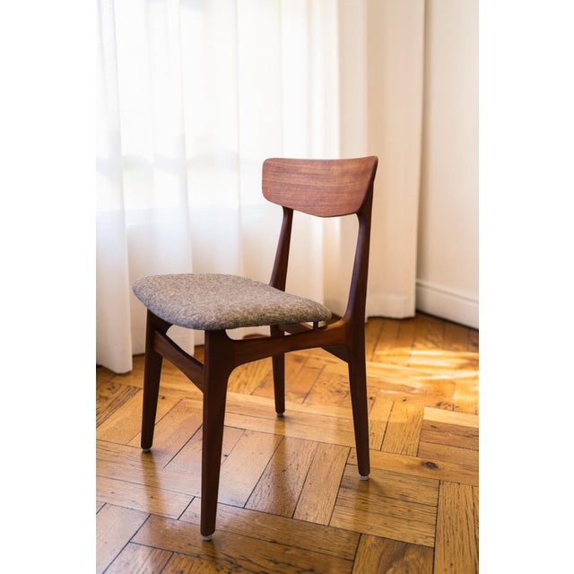 Danish Teak Chair with Seat in Bouclé by Schiønning & Elgaard for Randers Møbelfabrik, 1960s, Set of 6 For Sale - Image 10 of 15