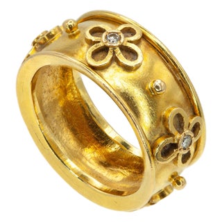1990s Temple St. Clair Diamond Flower Band Ring in 18k Yellow Gold, Size 6.25 For Sale