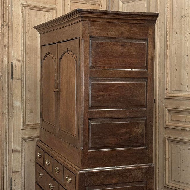 18th Century Georgian Period English Oak Linen Press For Sale - Image 13 of 18