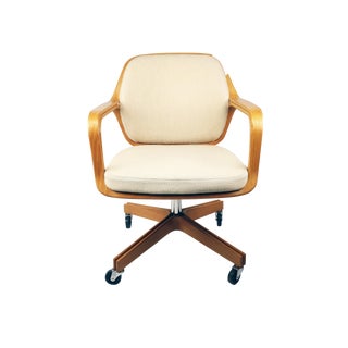 White Petitt 1105 Desk Chair for Knoll International For Sale