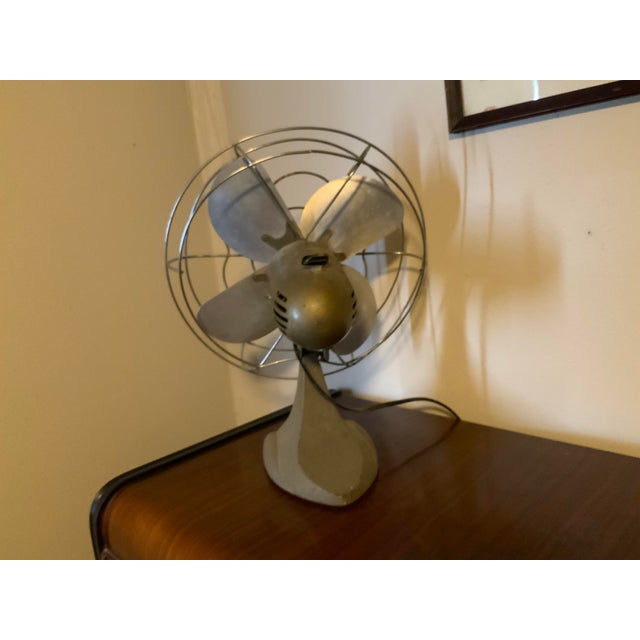Charcoal 1940s Industrial Manning-Bowman Model 51 Oscillating Desk Electric Fan For Sale - Image 8 of 11