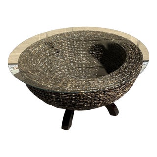 1980s Mid-Century Style Round Woven Banana Leaf and Rattan Basket Coffee Table With Glass Top For Sale