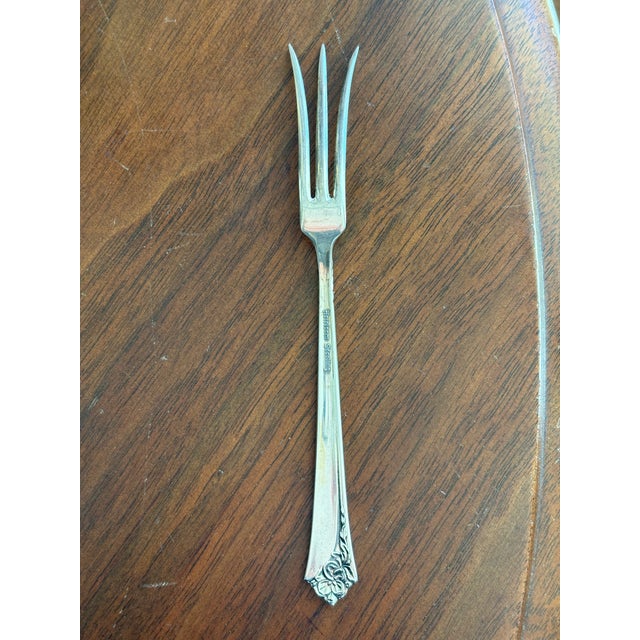 Vintage Heirloom Sterling Silver “Damask Rose” Lemon Fork - 1946 Oneida. Beautiful Addition to Palm Beach Regency, Tea Set or Traditional Bar Cart For Sale In New Orleans - Image 6 of 8