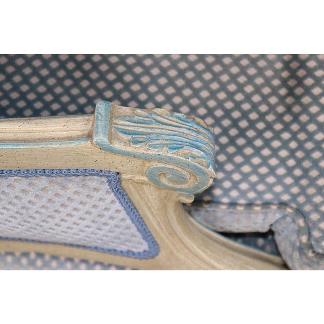 French Louis XVI Style Creme & Blue Accent Paint Decorated Chaise Lounge For Sale - Image 9 of 14