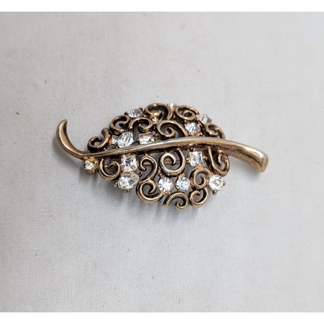Mid-Century Modern Vintage Alfred Philippe for Crown Trifari Goldtone Clear Rhinestone Leaf Brooch For Sale - Image 3 of 8