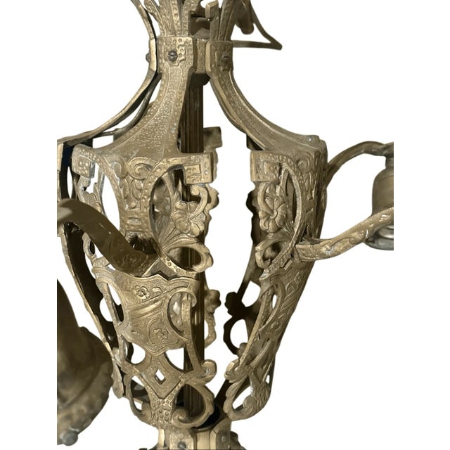 20” tall 18” across 14”wire Good condition Add a touch of timeless, old-world elegance to your home with this stunning...