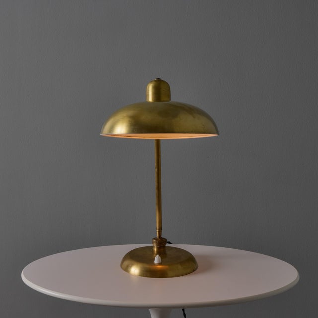 1940s Giovanni Michelucci Patinated Brass Ministerial Desk Lamp for Lariolux For Sale - Image 10 of 17