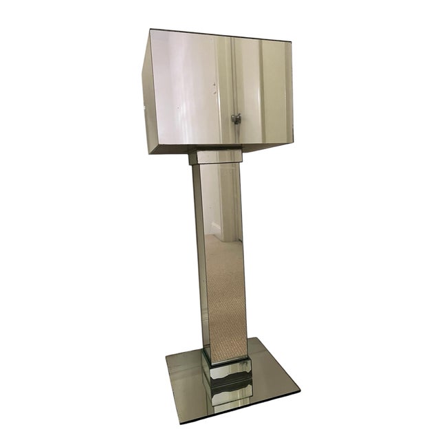 French Art Deco Mirrored Pedestal Side Table For Sale In Miami - Image 6 of 8