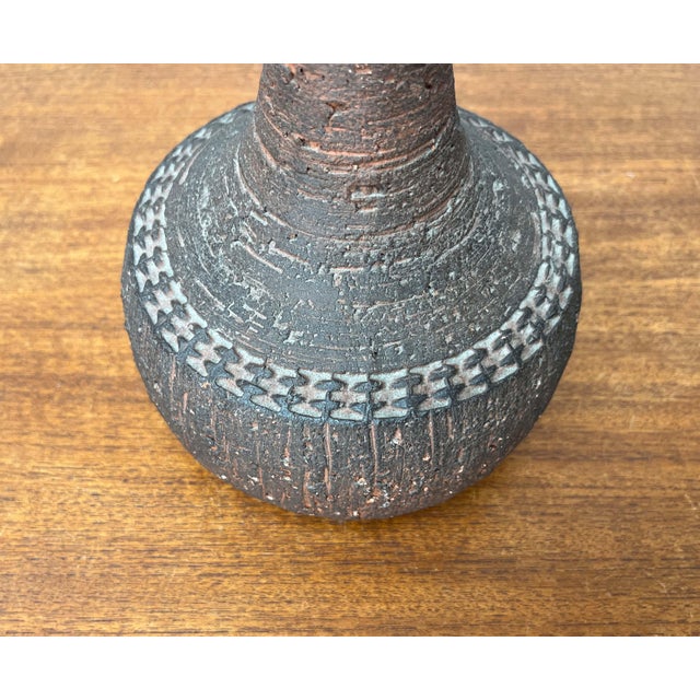 Ceramic table lamp by the Danish manufacturer Tusbo from the 1960s. A traditional Danish design. The base tapers upwards...
