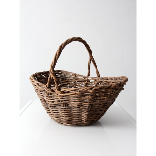 Early 20th Century Vintage Wicker Gathering Basket For Sale - Image 5 of 14