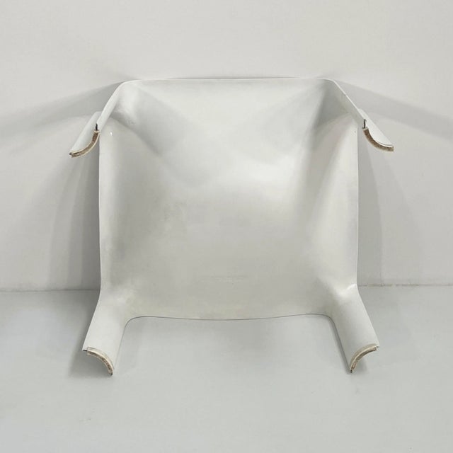 White F300 Armchair in Fiberglass by Pierre Paulin for Artifort, 1960s For Sale - Image 8 of 10