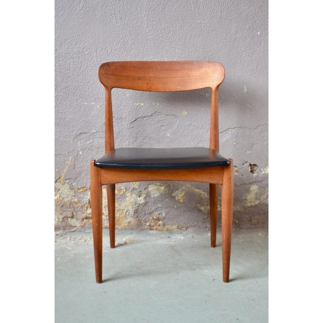 Designed by Johannes Andersen for the Danish manufacturer Uldum Møbelfabrik, and distributed by Samcom, this chair...