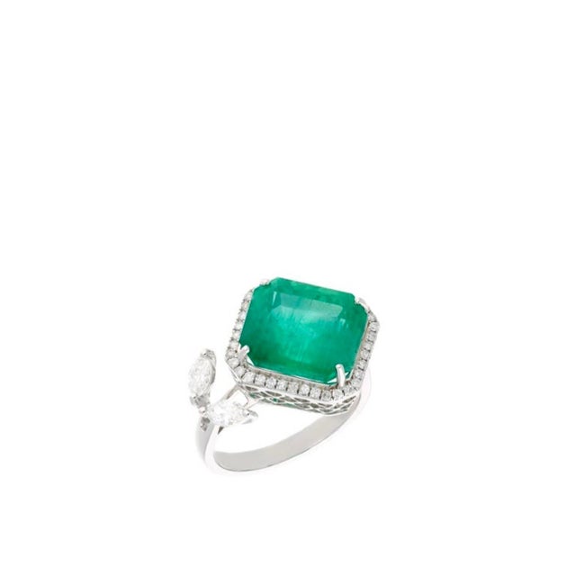 8.41 Ct Emerald Cut Emerald & 0.53 Ct Diamond Bypass Ring in 18 Kt Gold Size 6.5 For Sale - Image 18 of 18