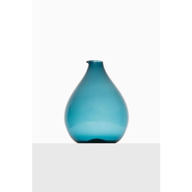 Vase by Kjell Blomberg for Gullaskruf, Sweden For Sale - Image 4 of 5