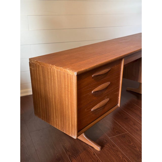 Brown A Mid Century Modern Teak Vanity Dressing Table by Austin Suite, Circa 1960s., Attributed For Sale - Image 8 of 12