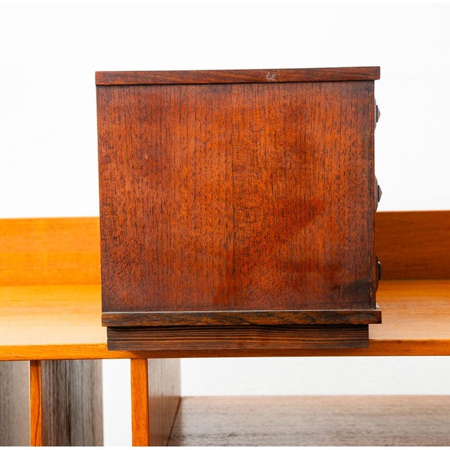 20thC Mid Century Modern Jewelry Chest Three Drawer Walnut Drawer Ricardo Lynn & Co For Sale - Image 10 of 12