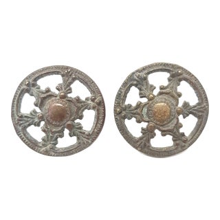 Early 20th Century Victorian Ornate Cast Iron Round Knobs Hardware - Set of 2 For Sale