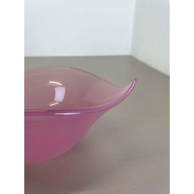Large Italian Shell Bowl in Pink Opaline Murano Glass, 1970s For Sale - Image 9 of 18