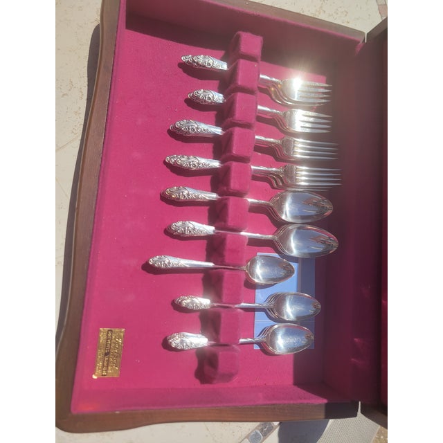 Vintage Community “The Finest Silverplate” Flatware Set 52 pcs in Original Kenized Anti‑Tarnish Chest For Sale In Dallas - Image 6 of 12