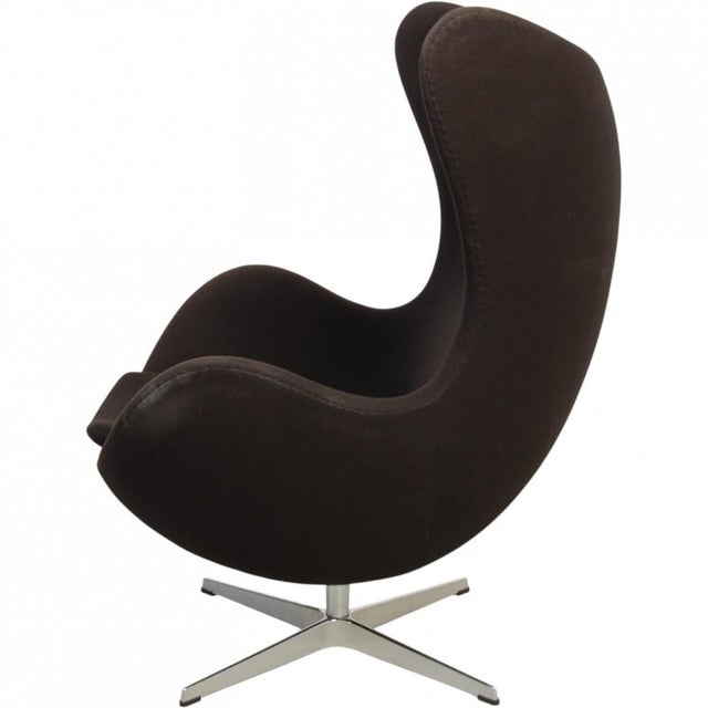 Egg Chair in Black Fabric by Arne Jacobsen, 2012 For Sale - Image 17 of 18