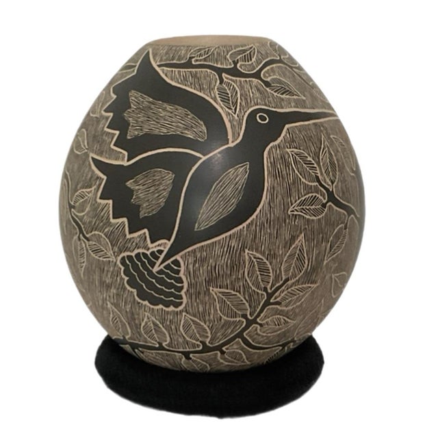 Mexican Mata Ortiz Sgraffito Olla / Pot / Vase - Signed by Lorenza De Quezada For Sale - Image 3 of 7