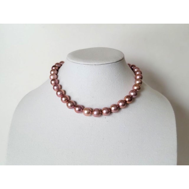 Contemporary Natural Freshwater Edison Dark Pink Pearl Necklace With 14k Gold Clasp For Sale - Image 3 of 15