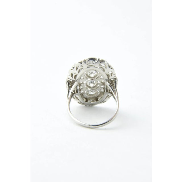 Early 20th Century Edwardian Filigree Platinum Diamond Three-Stone Ring size 7 For Sale - Image 5 of 5