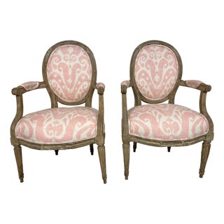 Early 20th Century Louis XVI Style Grey Painted Armchairs in Pink and White Ikat Upholstery - A Pair For Sale