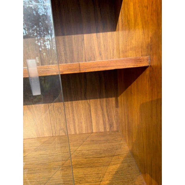 Mid-Century Modern 1960s Beautiful Stanley Mid-Century Modern Hutch/China Cabinet For Sale - Image 3 of 9